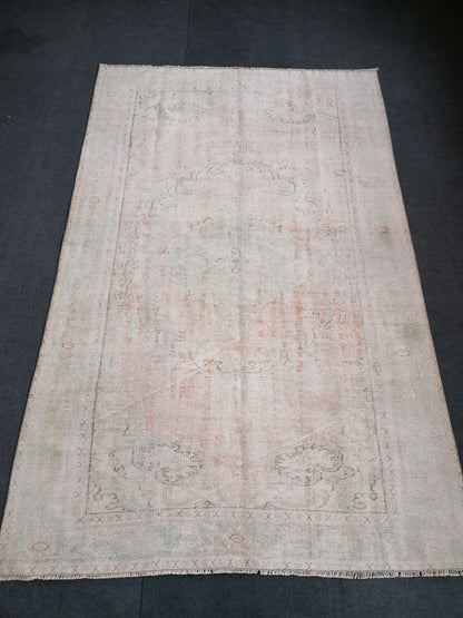 Distressed vintage rug 5'8x9 muted hand made rug, faded antique rug, rustic rug, floral rug turkish rug farmhouse rug,vintage rug, wool rug