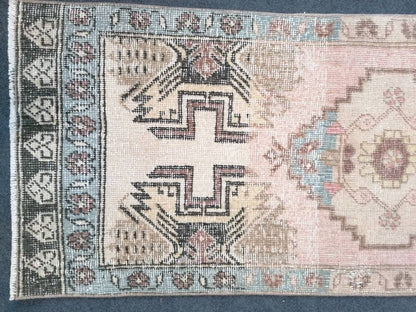 Turkısh small rug, anatolian  vıntage rug, entery hand made rug, wool rug 1'9x3'9 feet