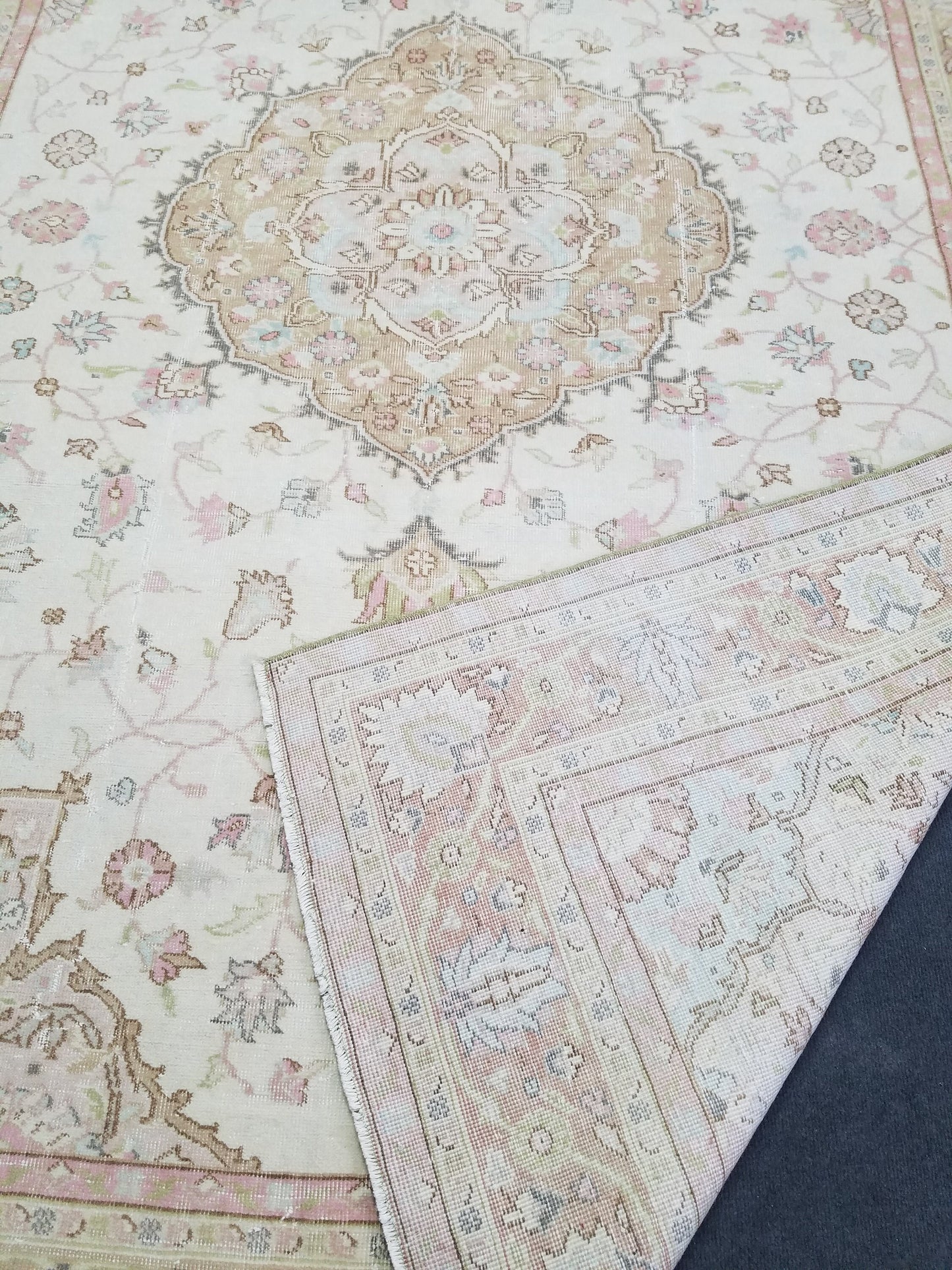 10'2x6'7  large size rug, muted vintage rug