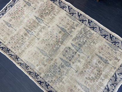 Vintage Rug, Muted Handmade 4 x 6.7  Rug, Natural Wool Oushak Rug Hand Knotted, Vintage Turkish Rug Living Room Rug