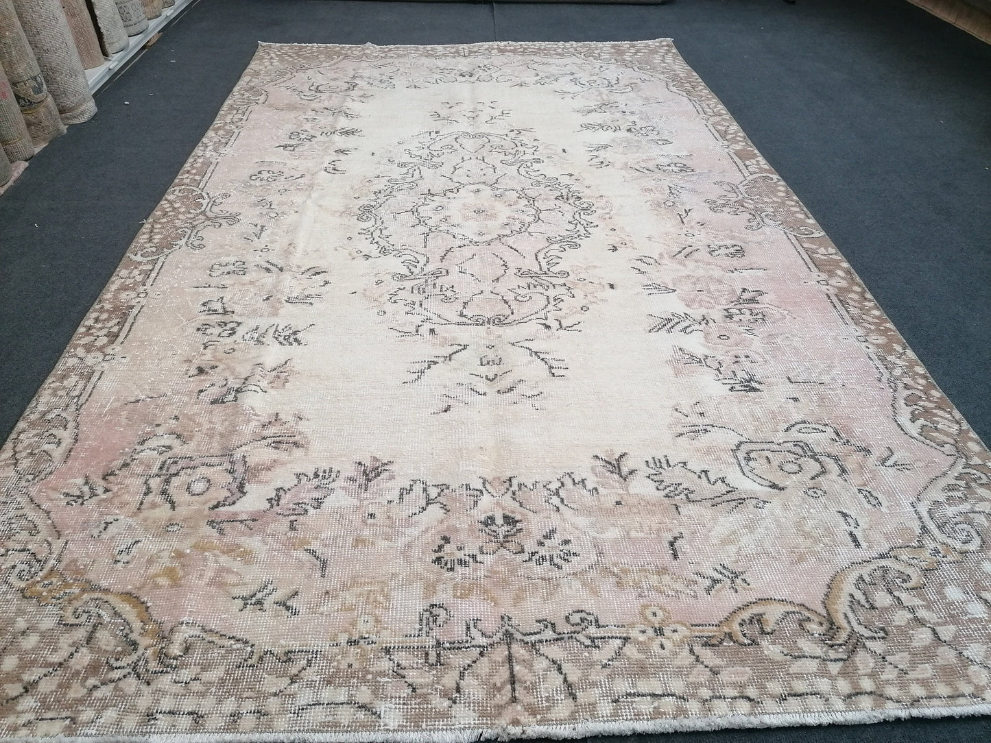 Large turkısh rug 9x5'5 faded vıntage rug, oushak vıntage turkısh rug, anatolian hand made rug,wool rug