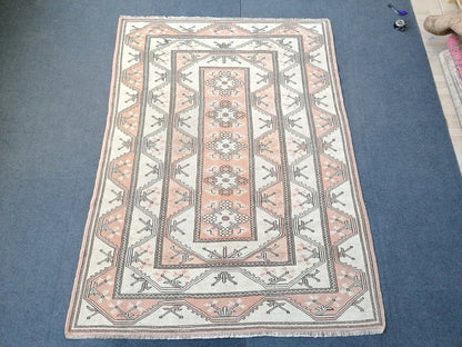 Vintage handmade wool rug 5'5x7'4 turkish rug, bohemian rug, living room rug, bedroom vintage rug, oushak rug