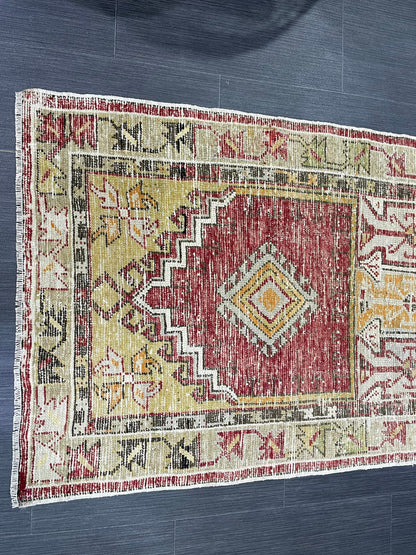 Vintage RUG, TURKISH Rug, Wool Oriental 2.5 x 4.7 Rug, Handmade Rugs, Red Oriental rug, Hand Knotted rug