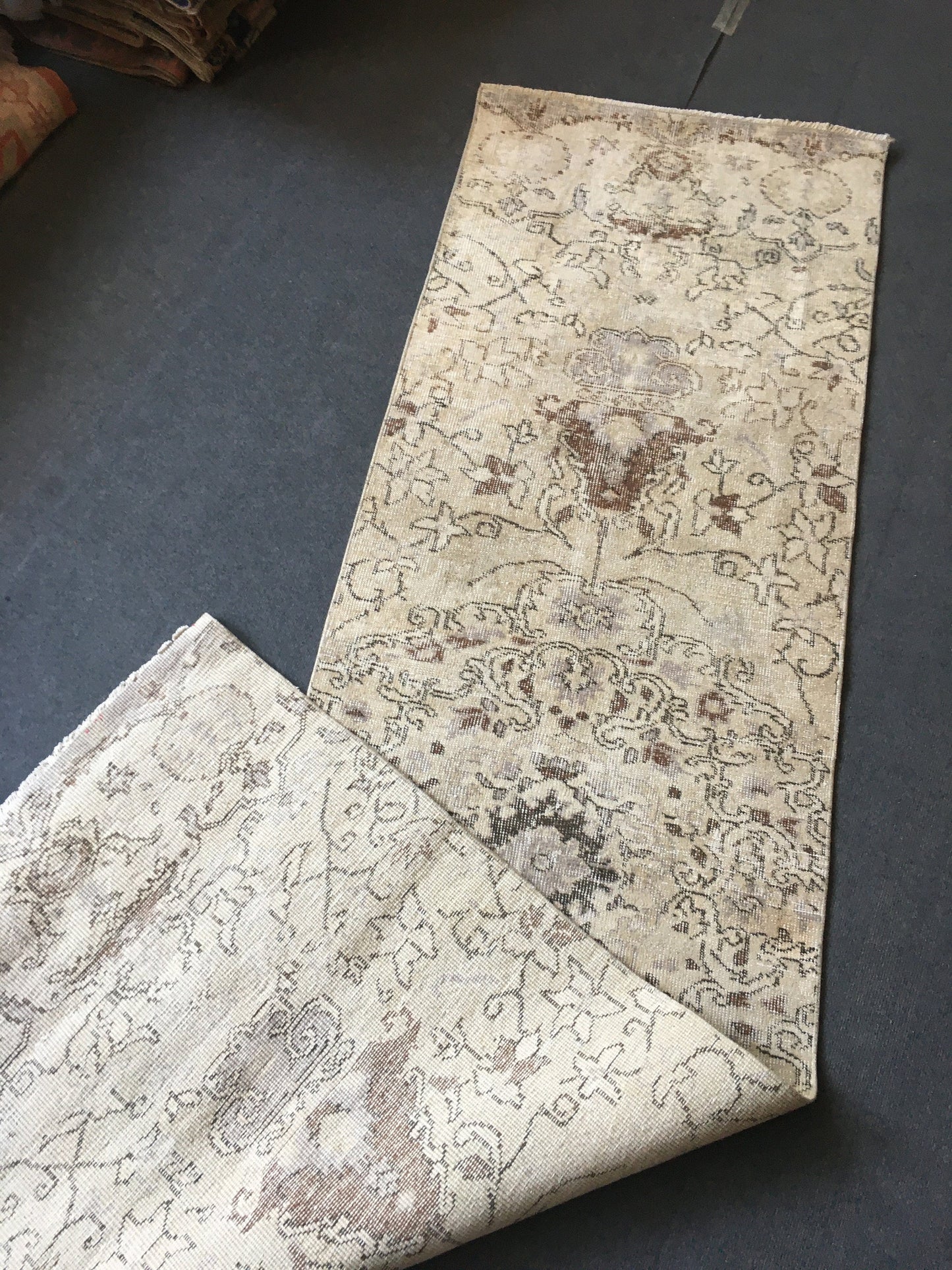 2.6x9 feet natural brown turkish long runner rug, entryway tall runner, vintage faded living room rug, kitchen floor runner, bath mat rug