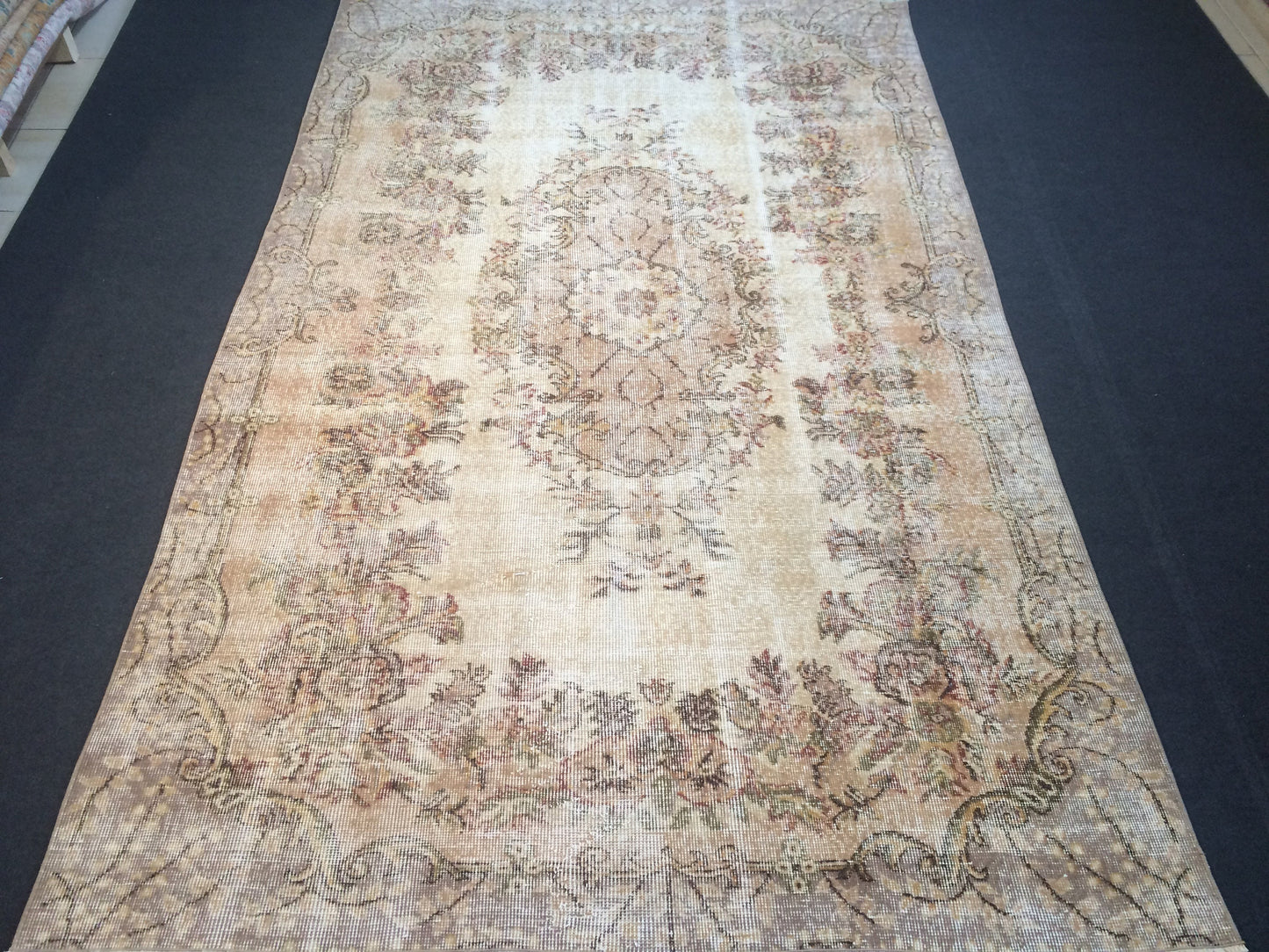 9 x 5.6 muted Rug, Faded Rug,Vintage Big Area Rug,Antique Rug,Oushak antique Rug,Hand woven Rug, 6 by 9 Muted Rug,Ethnic Rug,Kitchen Rug