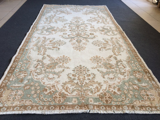 Persian Rug, Hand Made Rug, Oushak Rug,  Turkish Rug, Farmhouse Rug, Vintage Rug, Wool rug