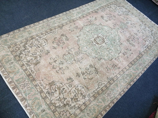 5 x 8.9 Vintage Turkish  Rug, Muted Vintage Rug, Oushak Rug, Earth tone Colors Rug, Pastel Colors Rug, Faded 5x9 Vintage rug