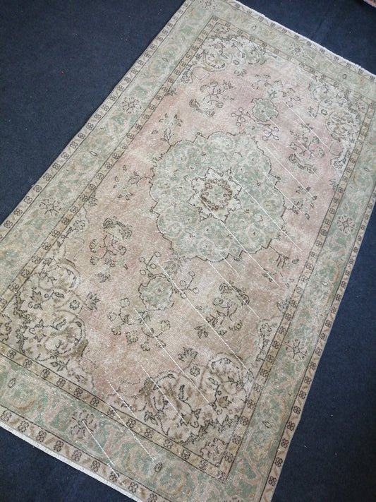 5 x 8.9 Vintage Turkish  Rug, Muted Vintage Rug, Oushak Rug, Earth tone Colors Rug, Pastel Colors Rug, Faded 5x9 Vintage rug
