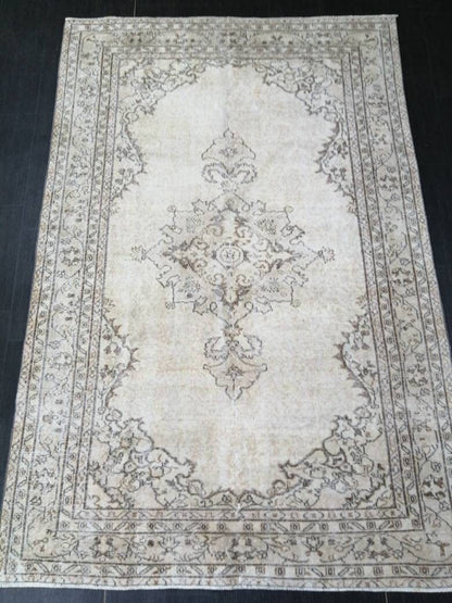 Neutral Vintage Turkish Rug 5.5 x 8.4 Neutral Vintage Persian Rug Muted Vintage Rug Wool Oushak Rug Hand Made Rugs Vintage Turkish