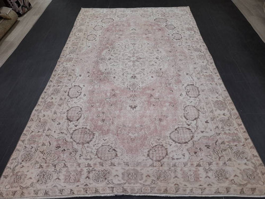 Pink Vintage Turkish  Rug, Oriental Rug 5.4 x 8.8 Living Room Rug Oushak Rug Vintage Oriental Rug Hand Knotted Rug Pink Vintage Flooring Rug