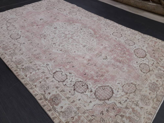 Pink Vintage Turkish  Rug, Oriental Rug 5.4 x 8.8 Living Room Rug Oushak Rug Vintage Oriental Rug Hand Knotted Rug Pink Vintage Flooring Rug
