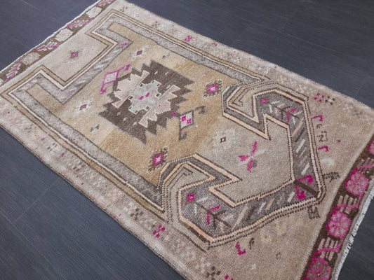 Small Turkish Rug 2.6 x 4.5 ft Mini Rug Small Area Rug Turkish Rug Oushak Rug Kurdish Hand Made Rug Oriental Vintage Rug Door Mat Rug