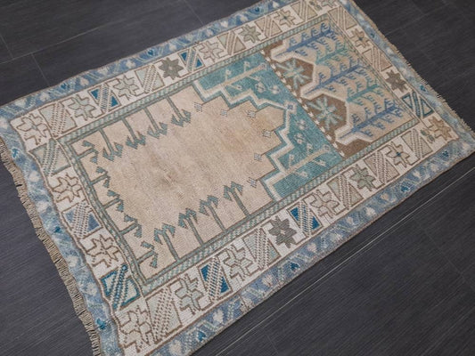 Muted Vintage Rug Muted Turkish 2.6 x 3.8 Rug Oushak Rug, Rustic Rug, Muted Rug, Vintage Turkish Rug, Farmhouse Rug, Vintage Rug, Wool rug