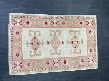 Vintage Rug 2.7 x 4.2 Natural Wool Handmade Rug, Oushak Rug, Rustic Rug, Pink Rug, Turkish Rug, Farmhouse Rug, Vintage Rug, Wool rug