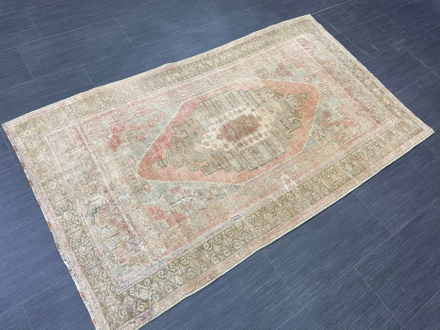 Vintage Handmade Rug Muted  3.2 x 5.6 Vintage Rug Wool Oushak Rug Distressed Rugs Vintage Turkish Rug Living Room Rug