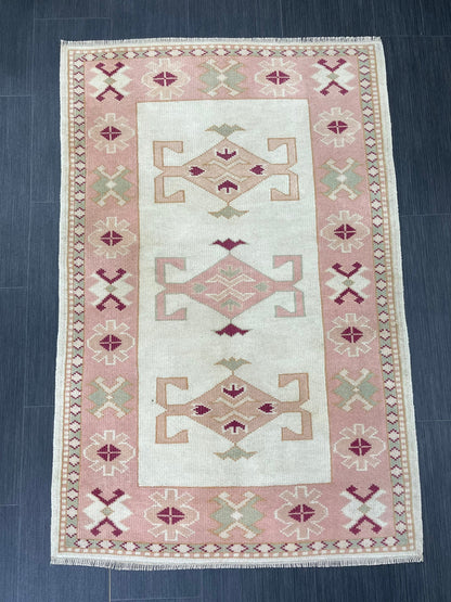 Vintage Rug 2.7 x 4.2 Natural Wool Handmade Rug, Oushak Rug, Rustic Rug, Pink Rug, Turkish Rug, Farmhouse Rug, Vintage Rug, Wool rug