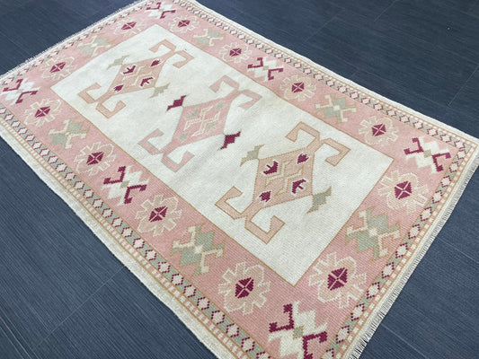 Vintage Rug 2.7 x 4.2 Natural Wool Handmade Rug, Oushak Rug, Rustic Rug, Pink Rug, Turkish Rug, Farmhouse Rug, Vintage Rug, Wool rug