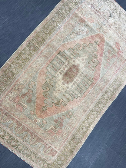 Vintage Handmade Rug Muted  3.2 x 5.6 Vintage Rug Wool Oushak Rug Distressed Rugs Vintage Turkish Rug Living Room Rug