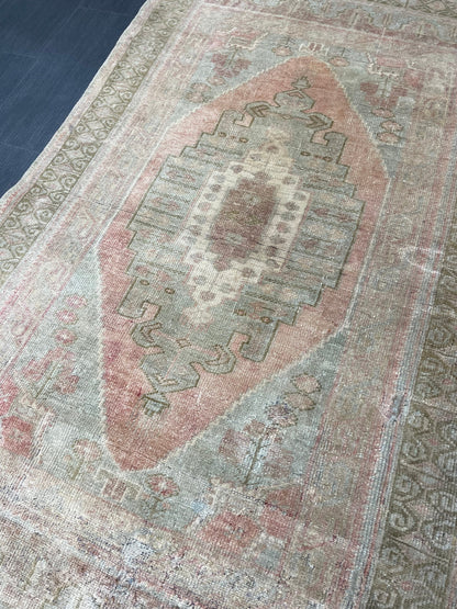 Vintage Handmade Rug Muted  3.2 x 5.6 Vintage Rug Wool Oushak Rug Distressed Rugs Vintage Turkish Rug Living Room Rug