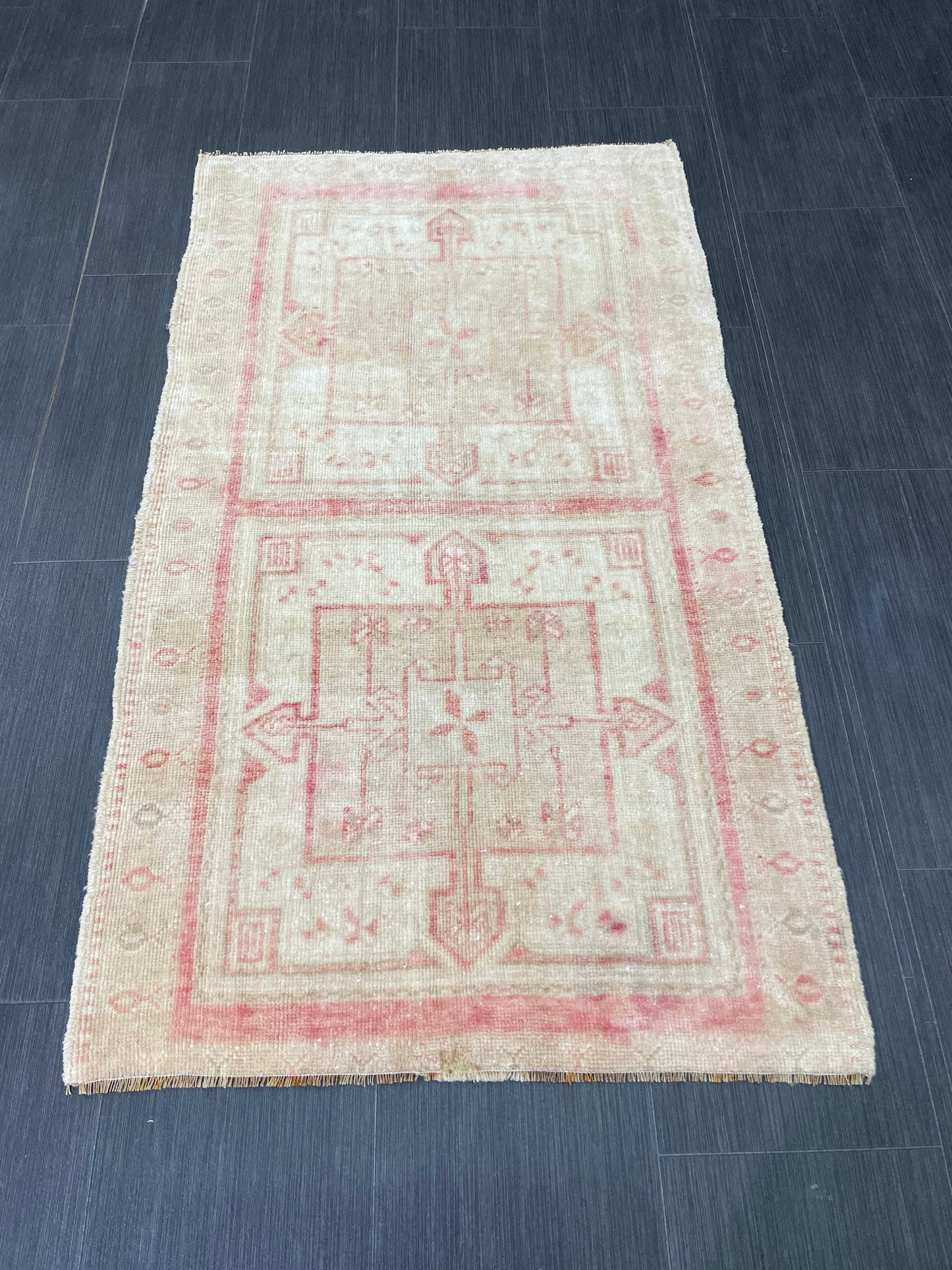 Muted Persian RUG Muted Vintage 2.5 x 4.3 Rug Vintage Rug  Knotted Rug Pink Wool Oushak Rug Hand Made Rugs Vintage Turkish Rug Elegant Rug