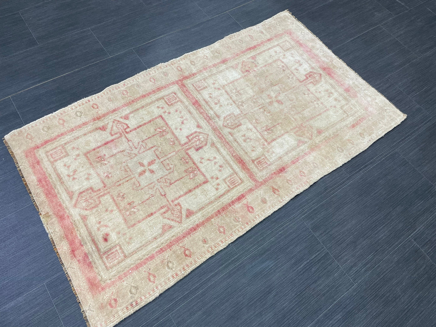 Muted Persian RUG Muted Vintage 2.5 x 4.3 Rug Vintage Rug  Knotted Rug Pink Wool Oushak Rug Hand Made Rugs Vintage Turkish Rug Elegant Rug