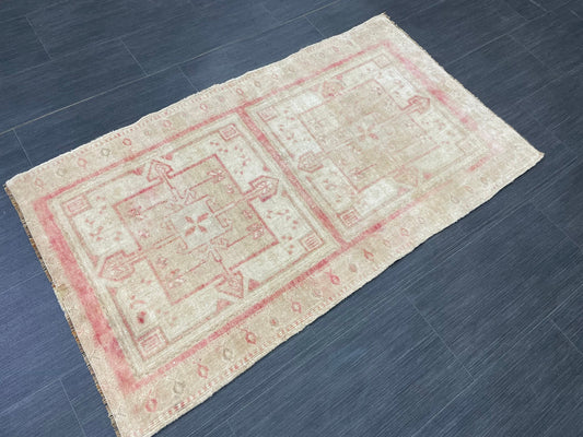 Muted Persian RUG Muted Vintage 2.5 x 4.3 Rug Vintage Rug  Knotted Rug Pink Wool Oushak Rug Hand Made Rugs Vintage Turkish Rug Elegant Rug