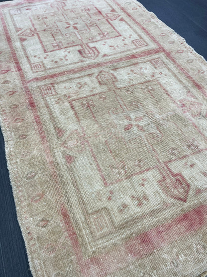 Muted Persian RUG Muted Vintage 2.5 x 4.3 Rug Vintage Rug  Knotted Rug Pink Wool Oushak Rug Hand Made Rugs Vintage Turkish Rug Elegant Rug