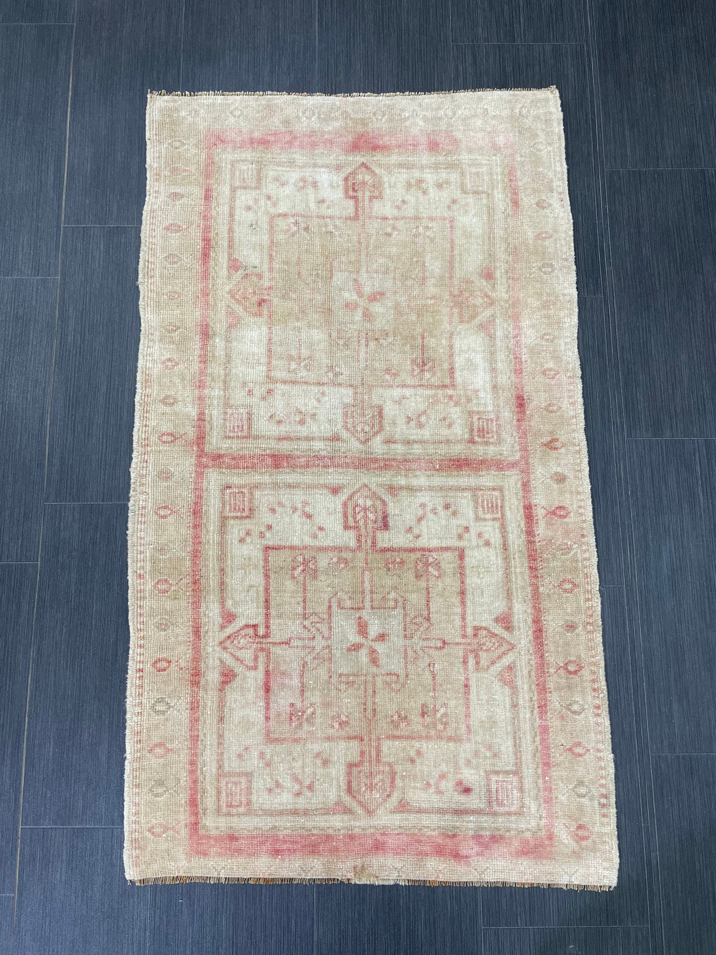 Muted Persian RUG Muted Vintage 2.5 x 4.3 Rug Vintage Rug  Knotted Rug Pink Wool Oushak Rug Hand Made Rugs Vintage Turkish Rug Elegant Rug