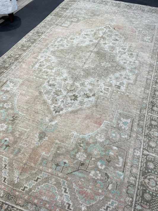 Vintage Rug, Handmade 6 x 11.2 Rug, Muted Oushak Rug Rustic Persian Rug, Turkish Rug, Hand Knotted Wool rug, Vintage Oriental Rug