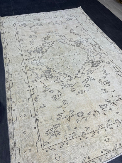 Muted Vintage Rug, Persian 5.6 x 8.7 Rug, Living Room Rug,Oushak Rug,Hand Knotted Rug, NEUTRAL Rug,Turkish Rug, Handmade Rugs