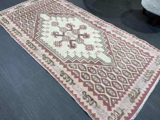 Vintage Rug, Oriental Handmade Rug, 2.6 x 5 Oushak Rug, Rustic Rug, Natural Wool Rug, Fun Turkish Rug, Persian Rug, Soft Wool Rug