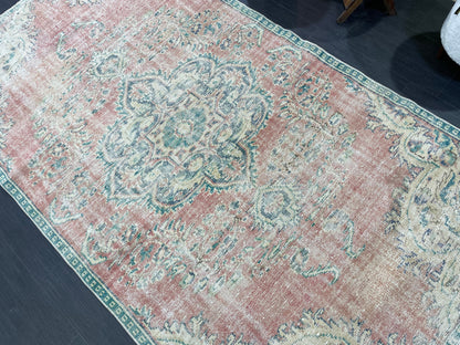 Antique Rug, Turkish 4.9 x 8.6 Rug, Persian RUG, Oushak Rug, Hand knotted Rug, Distressed Rug, Vintage Rug, Handmade Rug, woven rug.