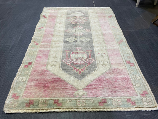 Handmade Rug, Vintage Rug, Oushak 2.7 x 3.9 Rug, Wool Rug, Persian Rug, Fun Turkish Rug Soft Colors Rug Oriental Wool rug