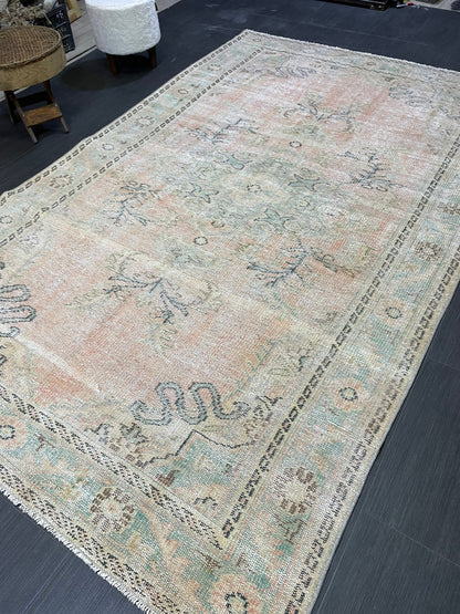 Distressed Antique Rug, Vintage rug,  Muted Persian 5.9 x 9.2 Rug, turkish Rug, Pink Oushak rug, Handmade Rug, Hand Knotted Rug,