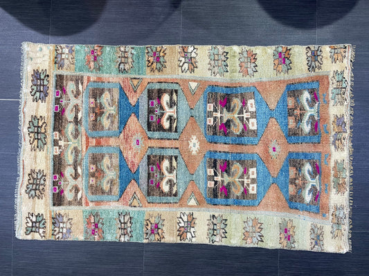 Vintage Rug, TURKISH 2.6 x 4 Rug, Vintage Wool Rug, Oushak Rug Orient Rug, Hand Knotted Rug, 100% Wool Rug, Handmade Rug
