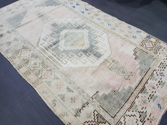 Vintage Rug, Handmade Rug, Oushak Rug, 3.6 x 5.10  wool Rug, Fun Rug Turkish Rug, Farmhouse Rug, Vintage Wool Carpet Oriental Rug