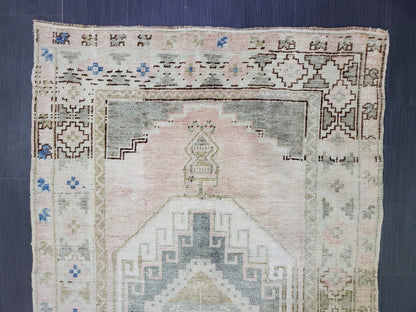 Vintage Rug, Handmade Rug, Oushak Rug, 3.6 x 5.10  wool Rug, Fun Rug Turkish Rug, Farmhouse Rug, Vintage Wool Carpet Oriental Rug