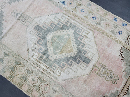 Vintage Rug, Handmade Rug, Oushak Rug, 3.6 x 5.10  wool Rug, Fun Rug Turkish Rug, Farmhouse Rug, Vintage Wool Carpet Oriental Rug