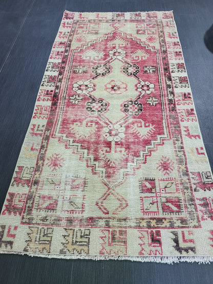 Vintage Oushak Rug, Vintage Persian 2.6 x 4.10 Rug, Wool Oushak Rug, Handmade Rugs, Vintage Turkish Rug, Hand Knotted Rug