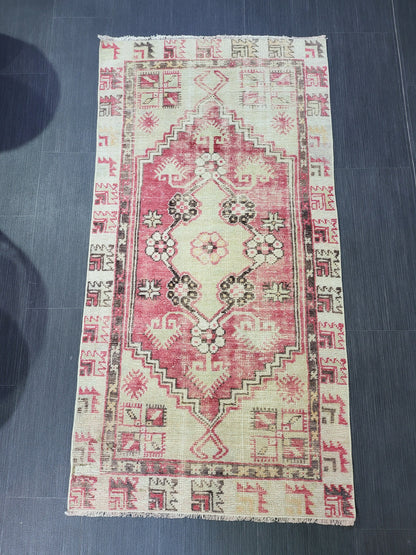 Vintage Oushak Rug, Vintage Persian 2.6 x 4.10 Rug, Wool Oushak Rug, Handmade Rugs, Vintage Turkish Rug, Hand Knotted Rug