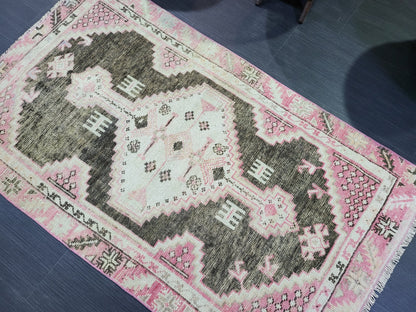 Hand Knotted Rug,  Handmade Rug, Oushak 2.5 x 4 Rug,  Natural Wool Rug, Oriental Rug , Turkish Rug, Farmhouse Rug, Vintage Persian rug