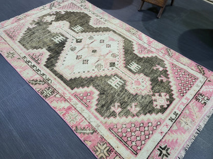 Hand Knotted Rug,  Handmade Rug, Oushak 2.5 x 4 Rug,  Natural Wool Rug, Oriental Rug , Turkish Rug, Farmhouse Rug, Vintage Persian rug