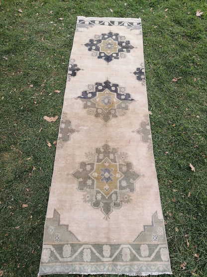 2.6 x 8.5 Turkish runner rug, vintage runner rug, vintage oushak rug, vintage rug