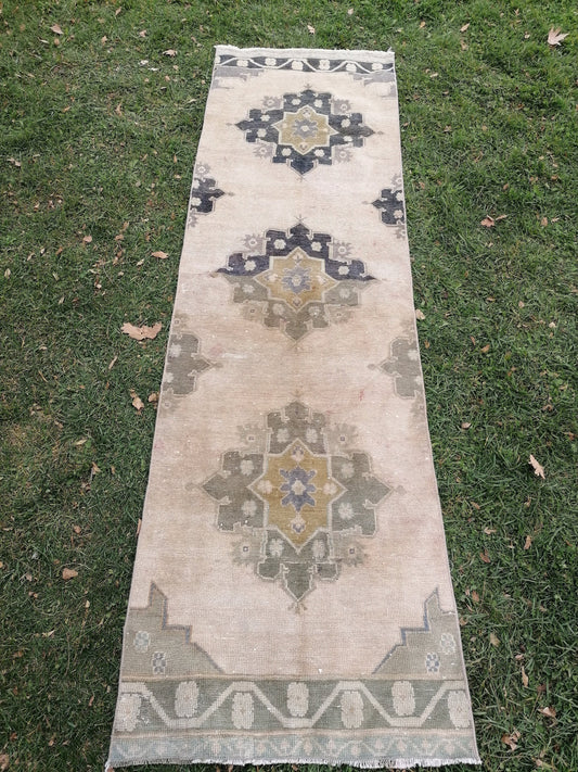 2.6 x 8.5 Turkish runner rug, vintage runner rug, vintage oushak rug, vintage rug