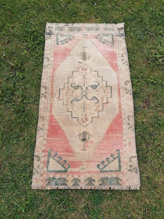 1.7 x 3 feet Turkish small rug, vintage rug, wool rug, oushak rug, bath rug