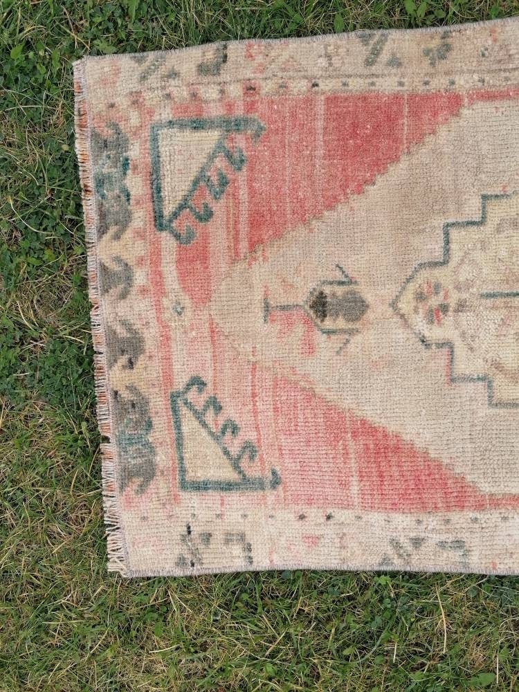 1.7 x 3 feet Turkish small rug, vintage rug, wool rug, oushak rug, bath rug
