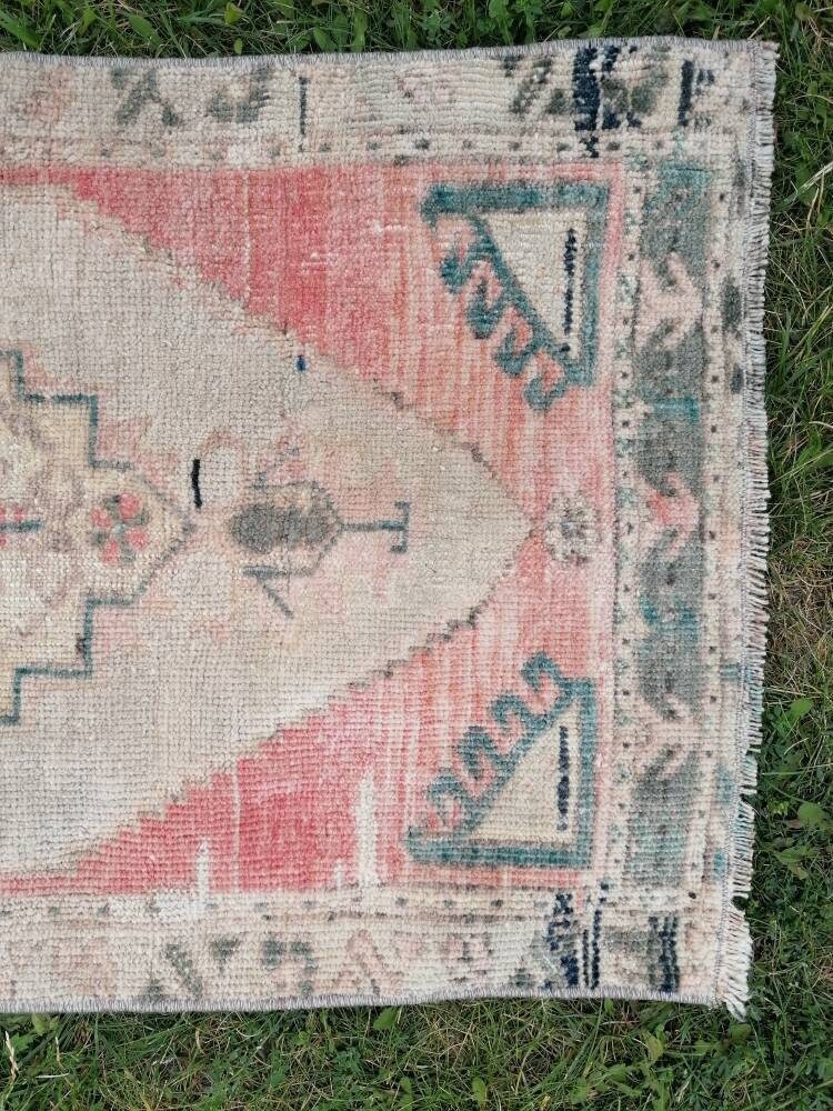1.7 x 3 feet Turkish small rug, vintage rug, wool rug, oushak rug, bath rug