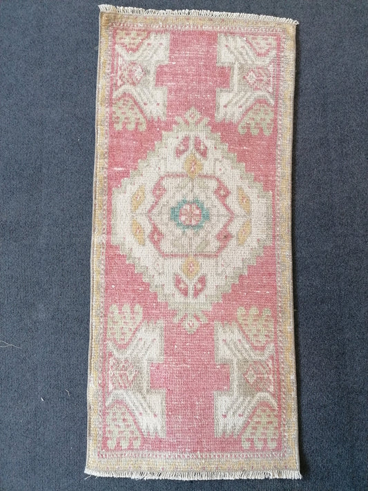 Small hand made rug, woll rug, turkÄ±sh rug, vÄ±ntage rug 3'6x1'6