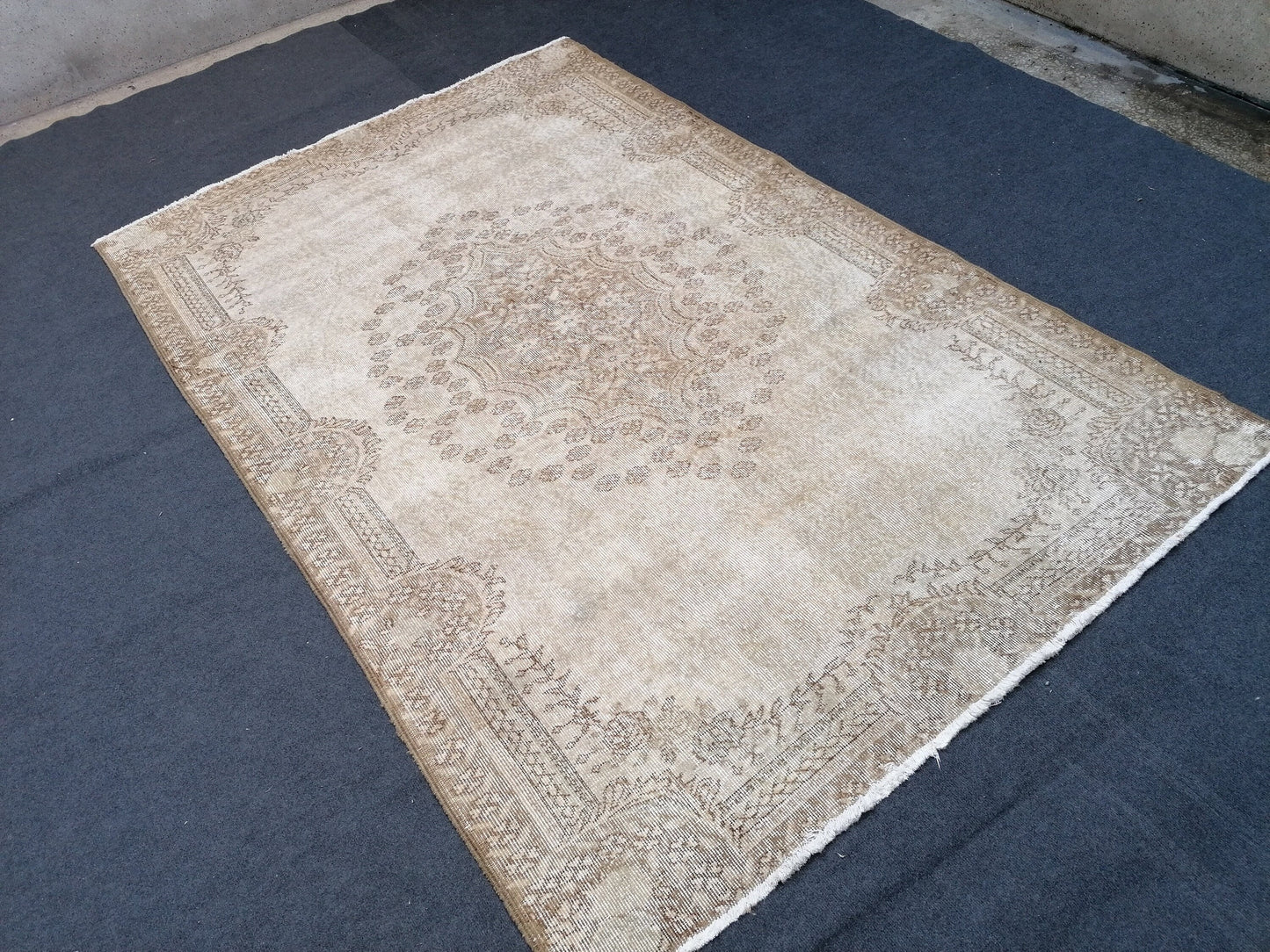 5.9 x 8.8 Oushak turkish rug, vintage turkish rug, oushak vintage rug, vintage rug,