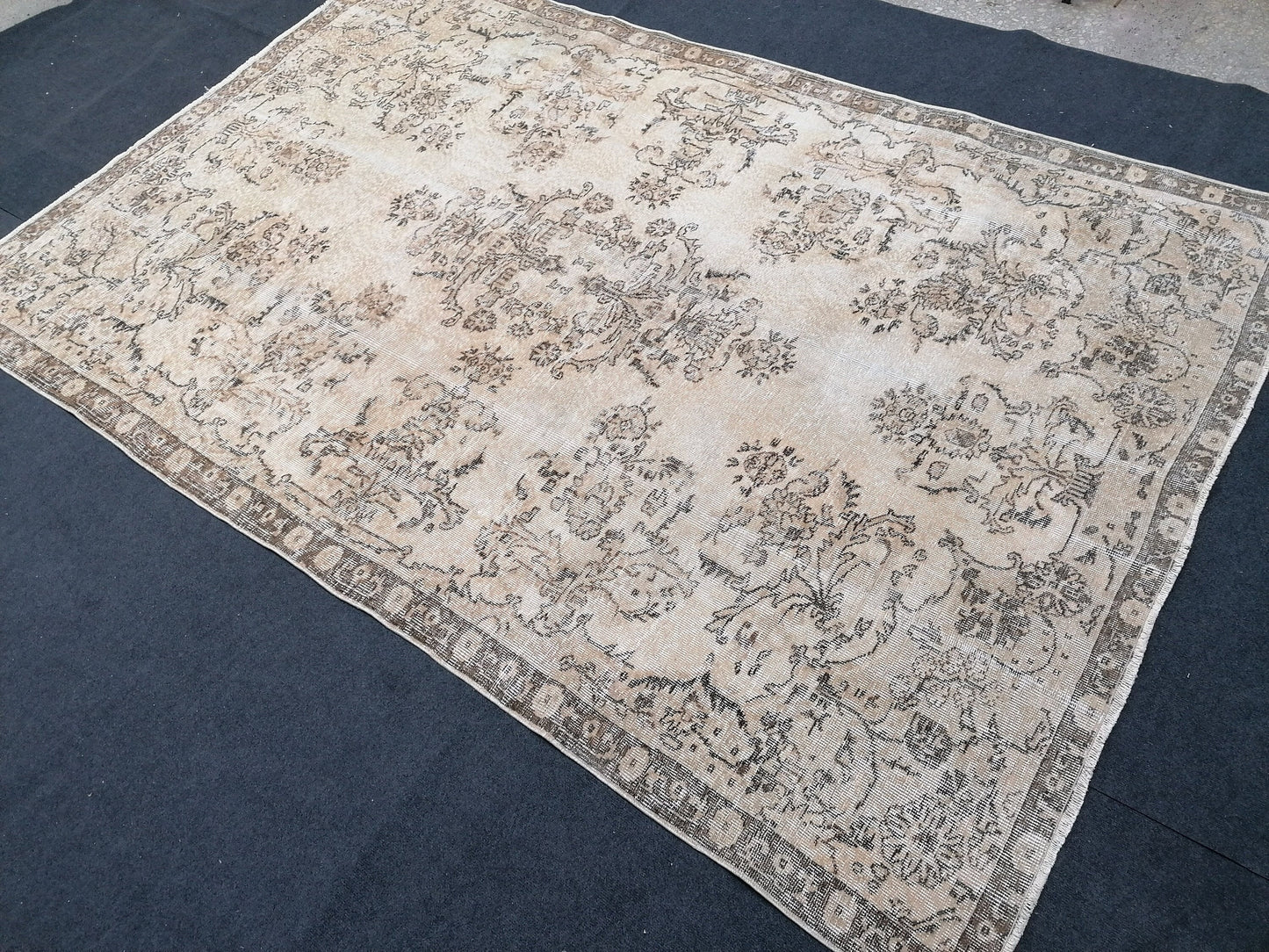 6.9 x 9.9 Oushak turkish rug, vintage turkish rug, oushak vintage rug,